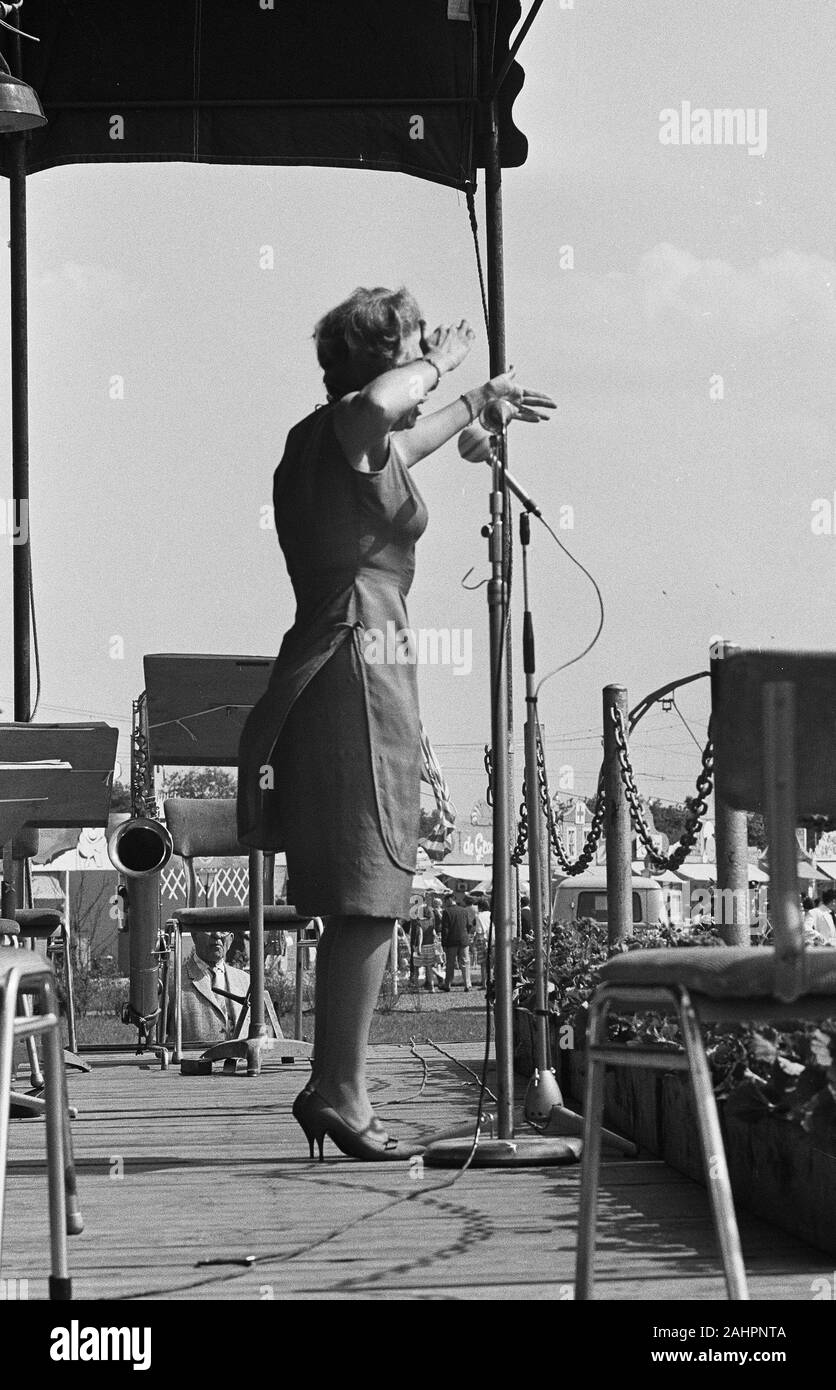 Avro 40 Jahre alt, der erste ausländische Gast auf französischer Sänger Patachou durchzuführen. Patachou Datum 1. Juni 1963 Stockfoto