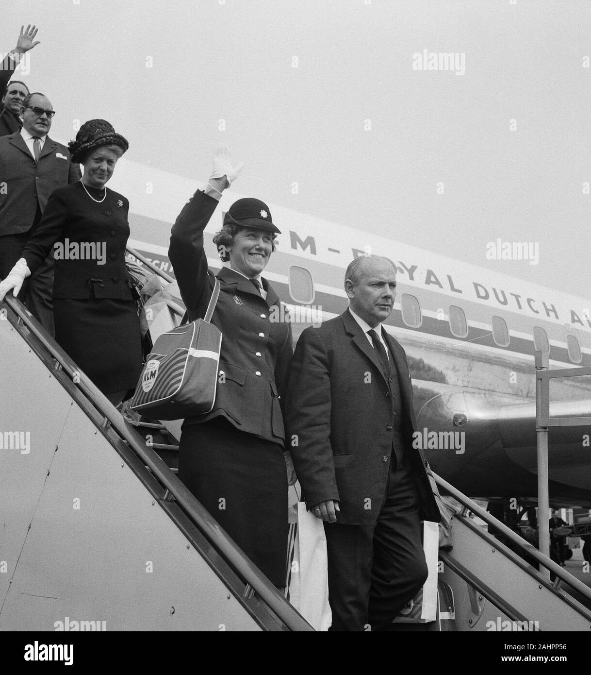 Amsterdam Delegation zurück aus Amerika, die Amsterdamer Polizei Kapelle am Flughafen Schiphol Datum 26. April 1964 Ort anwesend war, Noord-Holland, Schiphol Stockfoto
