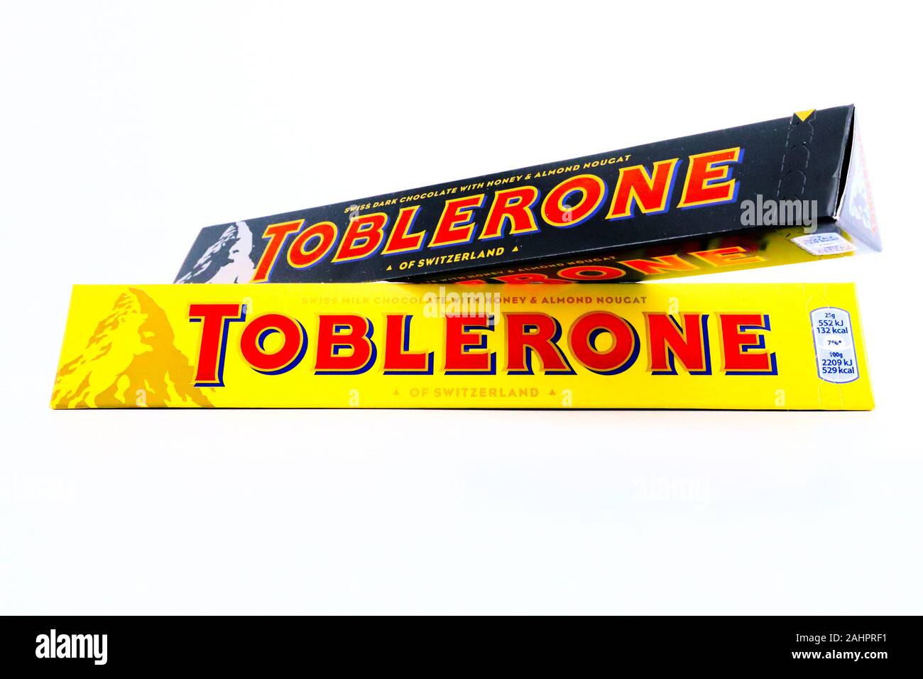 TOBLERONE Schweizer Schokolade mit Honig und Mandel Nougat. TOBLERONE ist eine Schweizer Schokolade produziert von Mondelez Stockfoto