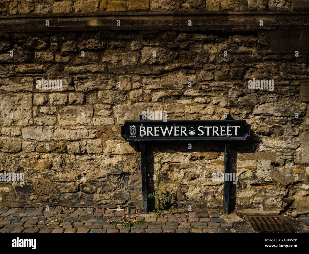 Oxford Oxfordshire UK - Straßenname der Brewer im Zentrum der Universitätsstadt Stockfoto