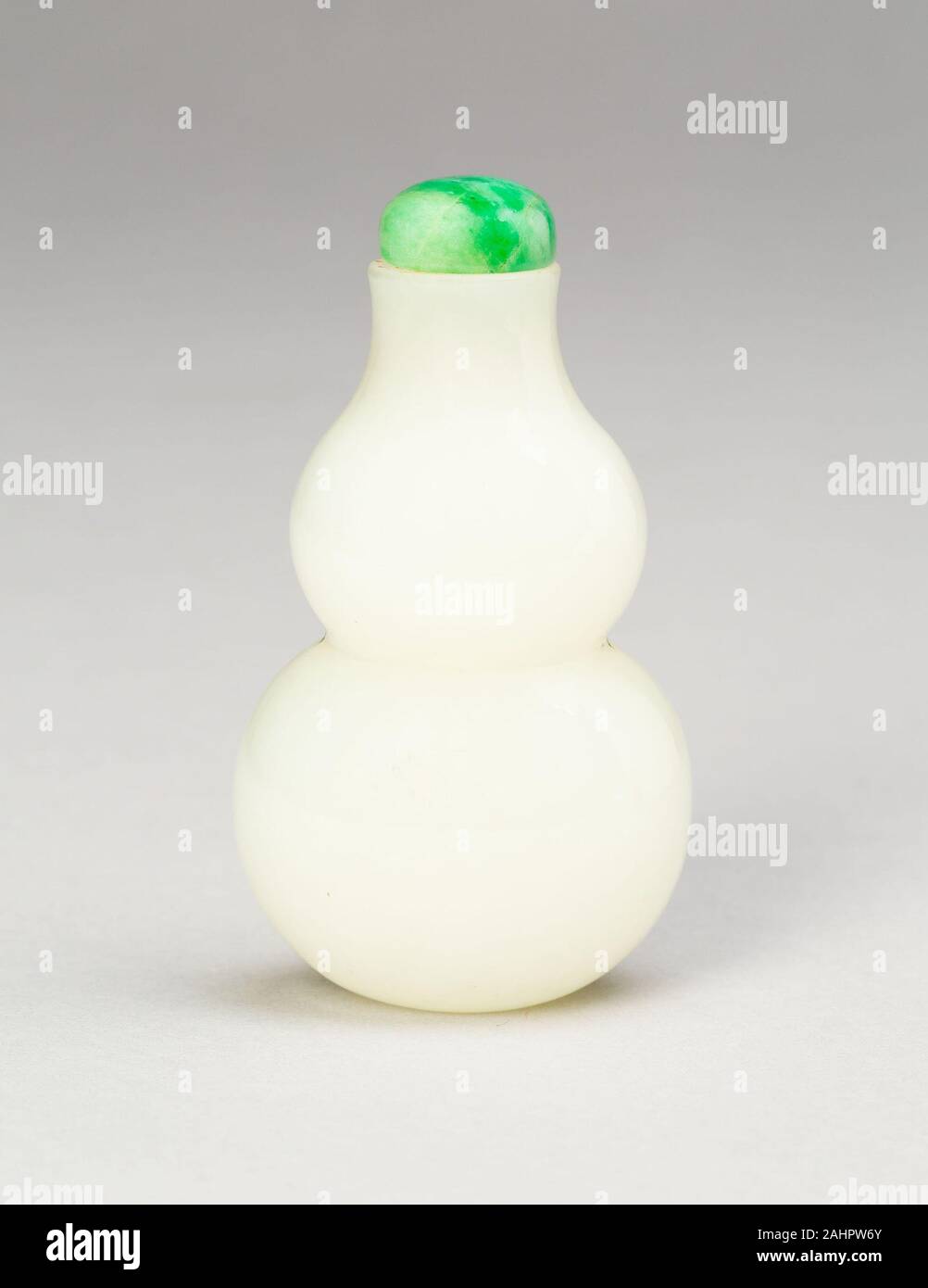 Gourd-Shaped Schnupftabak Flasche. 1740 - 1800. China. Weißer Jade Stockfoto