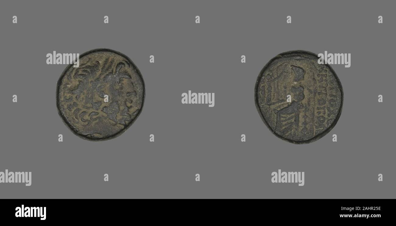 Antike Griechische. Münze Darstellung des Gottes Zeus. 100 v. Chr. - 1 v.  Chr.. Griechenland. Bronze die Verwendung von Münzen als Form des Geldes im  westlichen Kleinasien im frühen 7. Jahrhundert v.