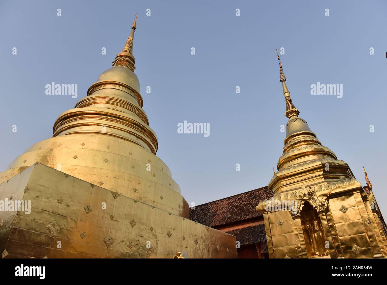 Goldene Farbe stupa im Wat Phra Singh buddhistischen Tempel, Chiang Mai, Nordthailand Stockfoto