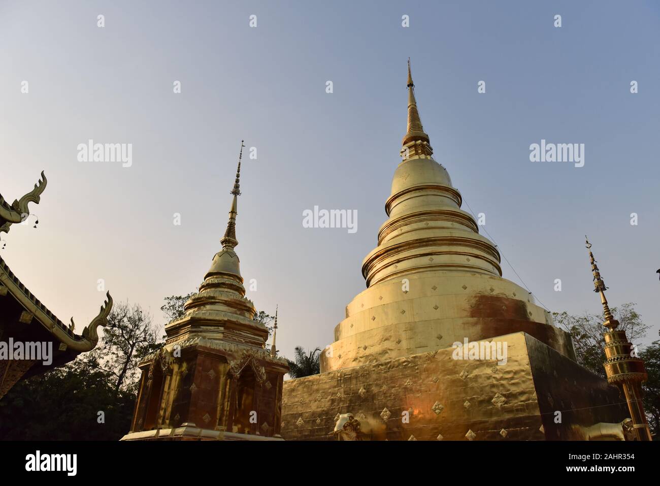 Goldene Farbe stupa im Wat Phra Singh buddhistischen Tempel, Chiang Mai, Nordthailand Stockfoto