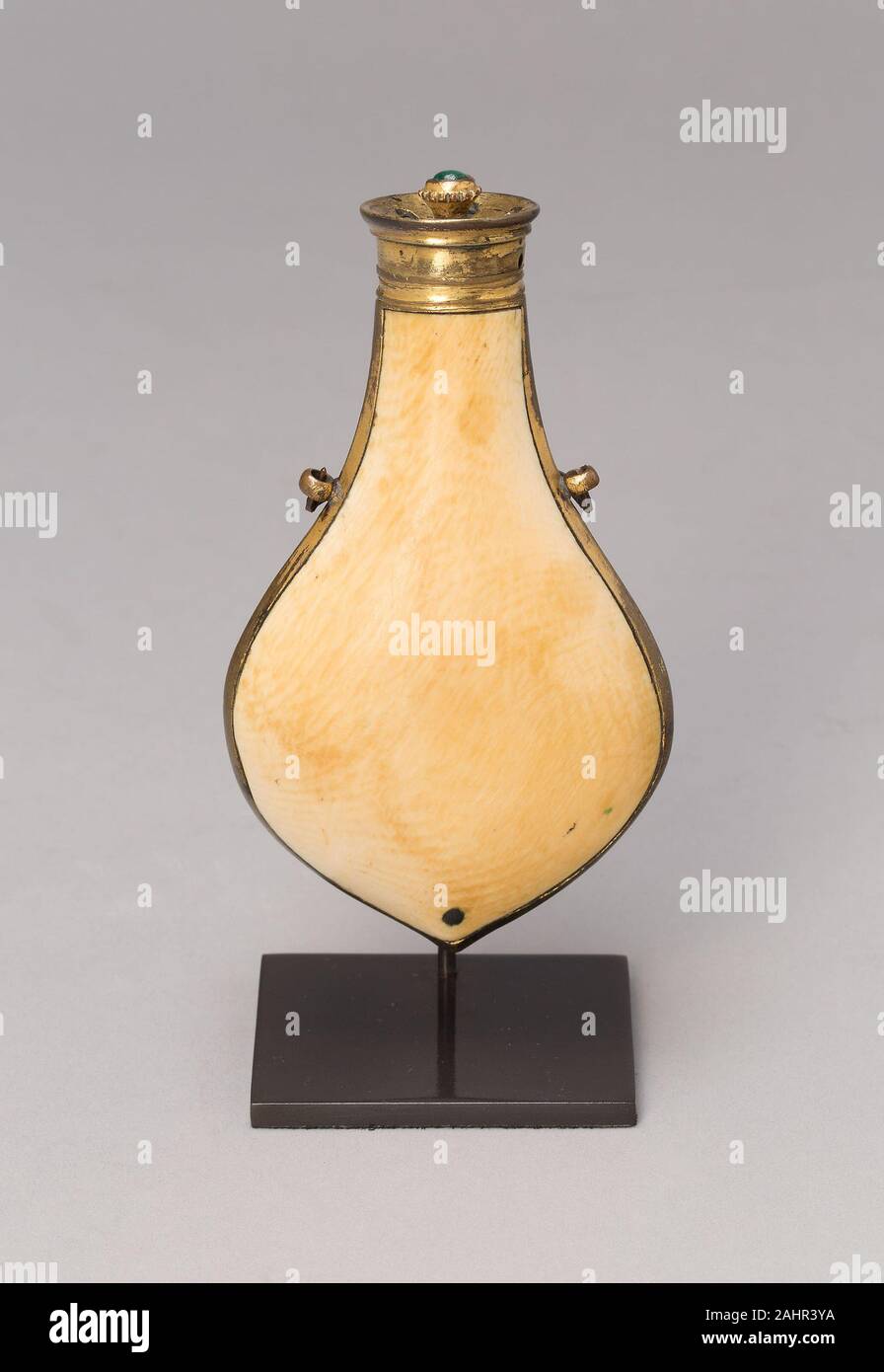 Islamische. Kolben. 1775 - 1785. Osmanische Reich. Tombak (vergoldete Kupfer) und Elfenbein Stockfoto