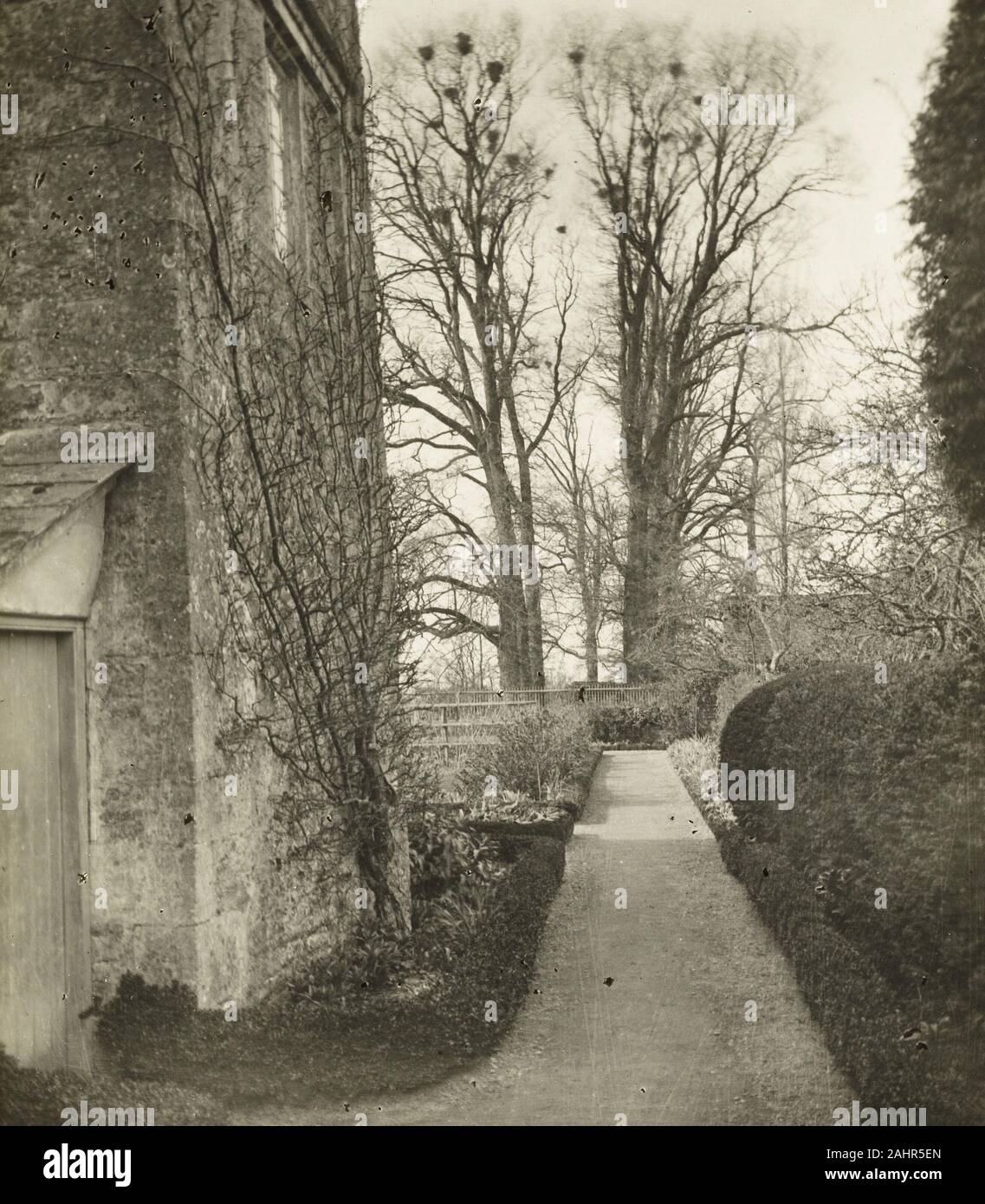 Frederick H. Evans. Kelmscott Manor im Garten. 1896. England. Laterne schieben Stockfoto