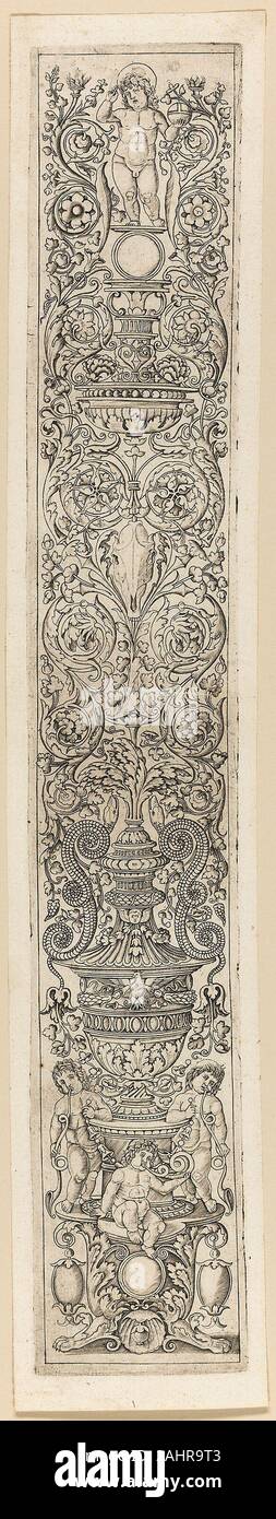 Giovan Pietro Birago. Drei Kinder Blasen Hörner, Platte acht von zwölf Ornament Panels. 1500 - 1520. Italien. Gravur in Schwarz auf Elfenbein Bütten zwei Künstler in den Kreis der Andrea Mantegna ein Set von 12 dekorative Säulen, von denen sechs hier gesehen werden (1937.100; 1937.105 - 03 - 06), die mit anderen gedruckt wie framing Geräten verbunden werden konnte. In wahre Renaissance Form, die Künstler jeder Zoll der Bild mit einem theatralischen Mischung aus Mythologie und antike Ornament infundiert. Cupids vergnügt sich gegenseitig in die Vasen in einer von Giovanni Antonio's Spalten Urinieren, während die Hälfte - Rüstungen und die Sp Stockfoto