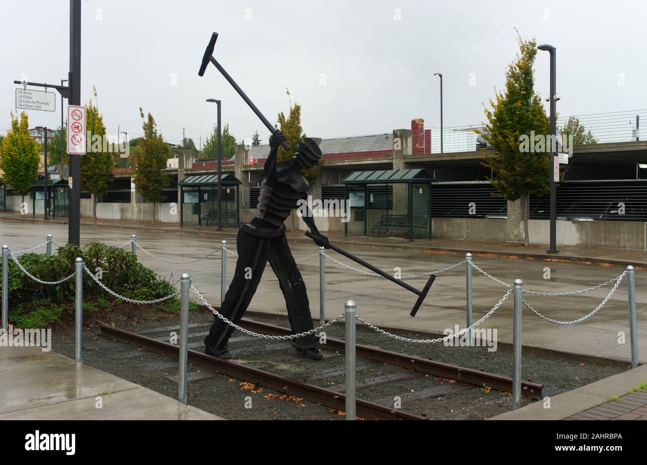 Port Angeles Kunst im öffentlichen Raum - Die Gandy Dancer von Jim Mattern, Port Angeles, Washington State, USA Stockfoto