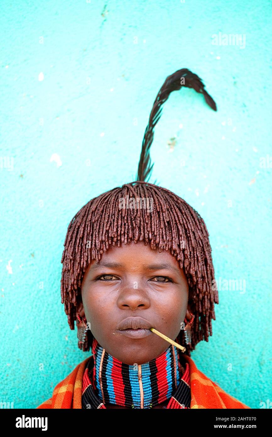Porträt einer Frau aus Hamer Stamm, Omo Tal, Äthiopien Stockfoto