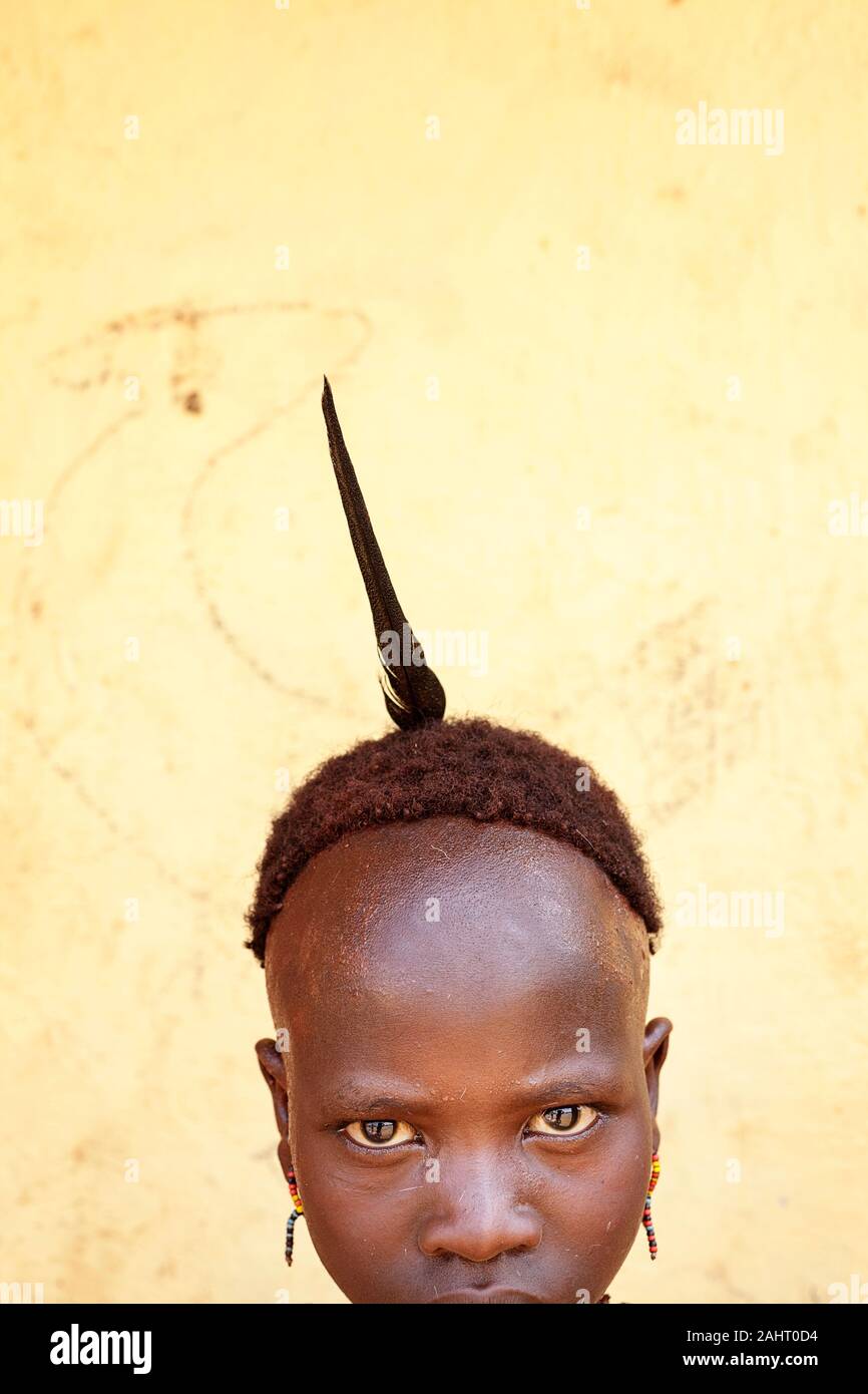 Porträt eines Mannes aus Hamer Stamm, Omo Tal, Äthiopien Stockfoto