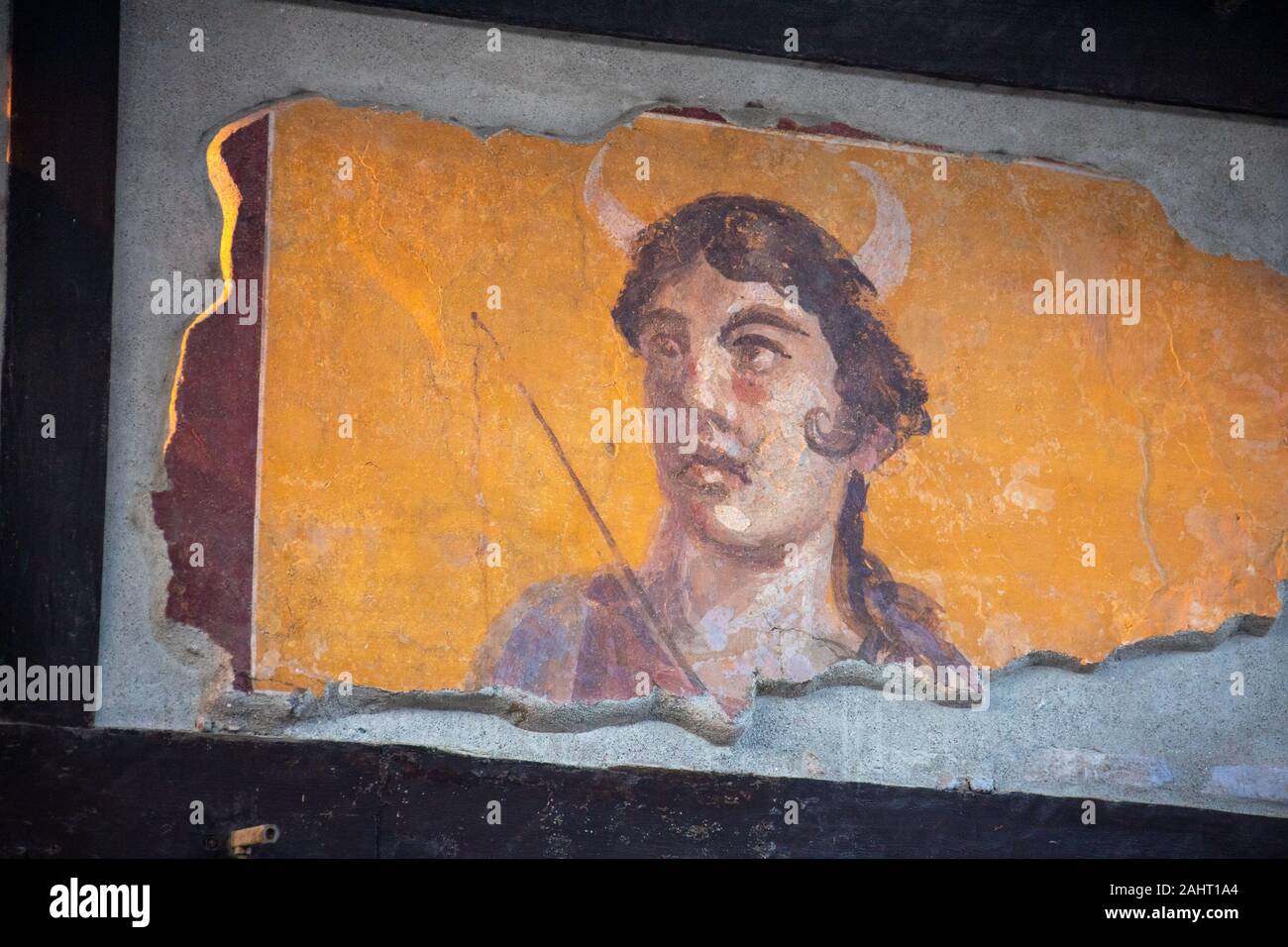 Darstellung der Göttin Diana auf der Vorderseite eines Geschäfts in Pompeji, Italien Stockfoto