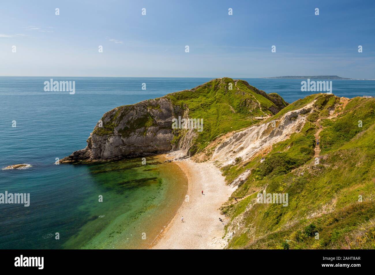 Eines der verlassenen und einsamen Stränden an der Man O'War Bay auf in Dorset Jurassic Heritage Coast, England, Großbritannien Stockfoto