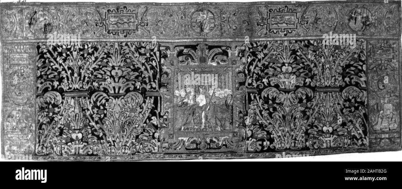 Altar frontal. 1501 - 1600. Spanien. Red velvet bestickt mit Gold und Silber; Bands und Platten bestickt mit Gold und Gefärbte Seide Stockfoto