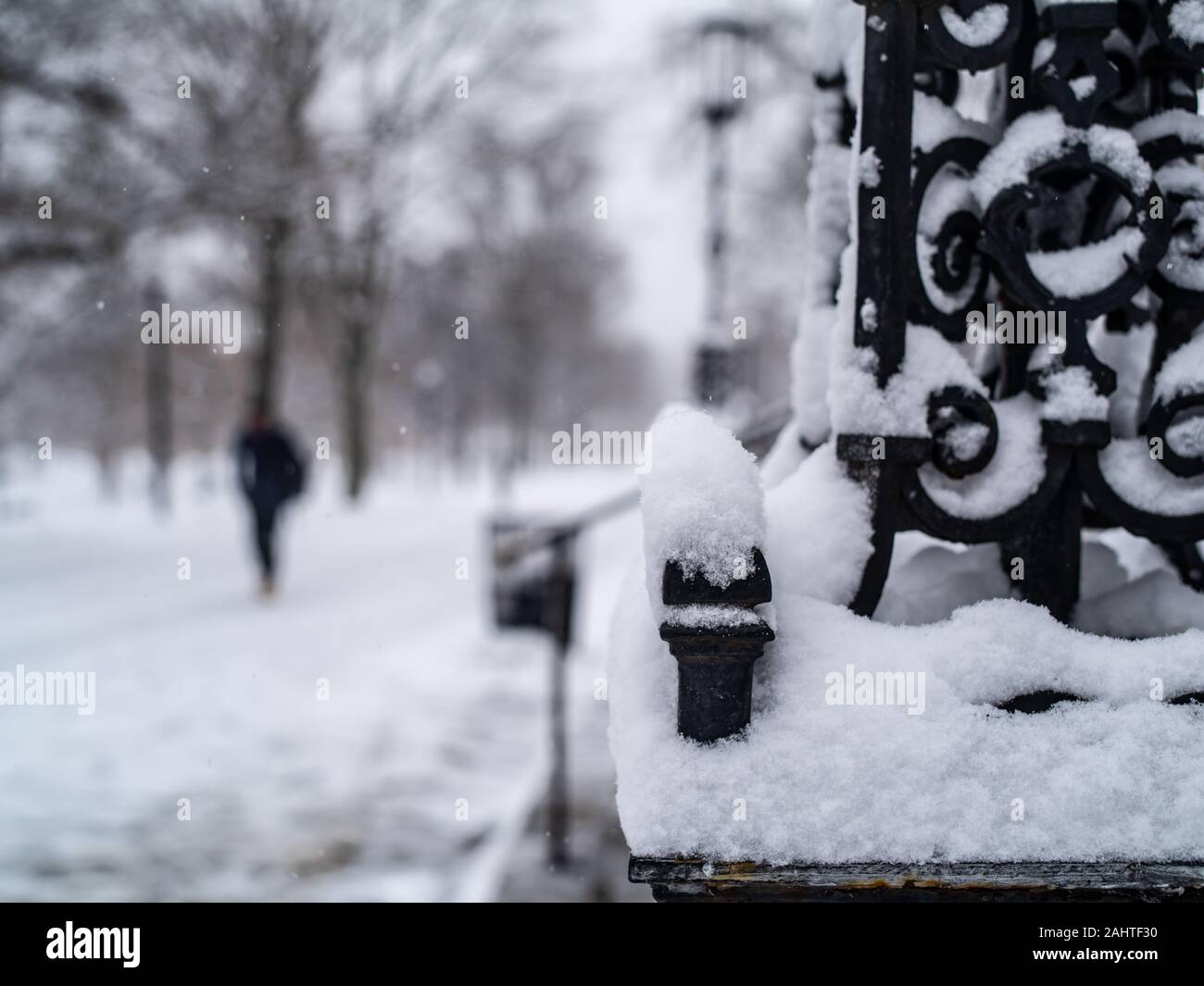 Die Details eines schwarzen schmiedeeisernen Lamp Post Stockfoto