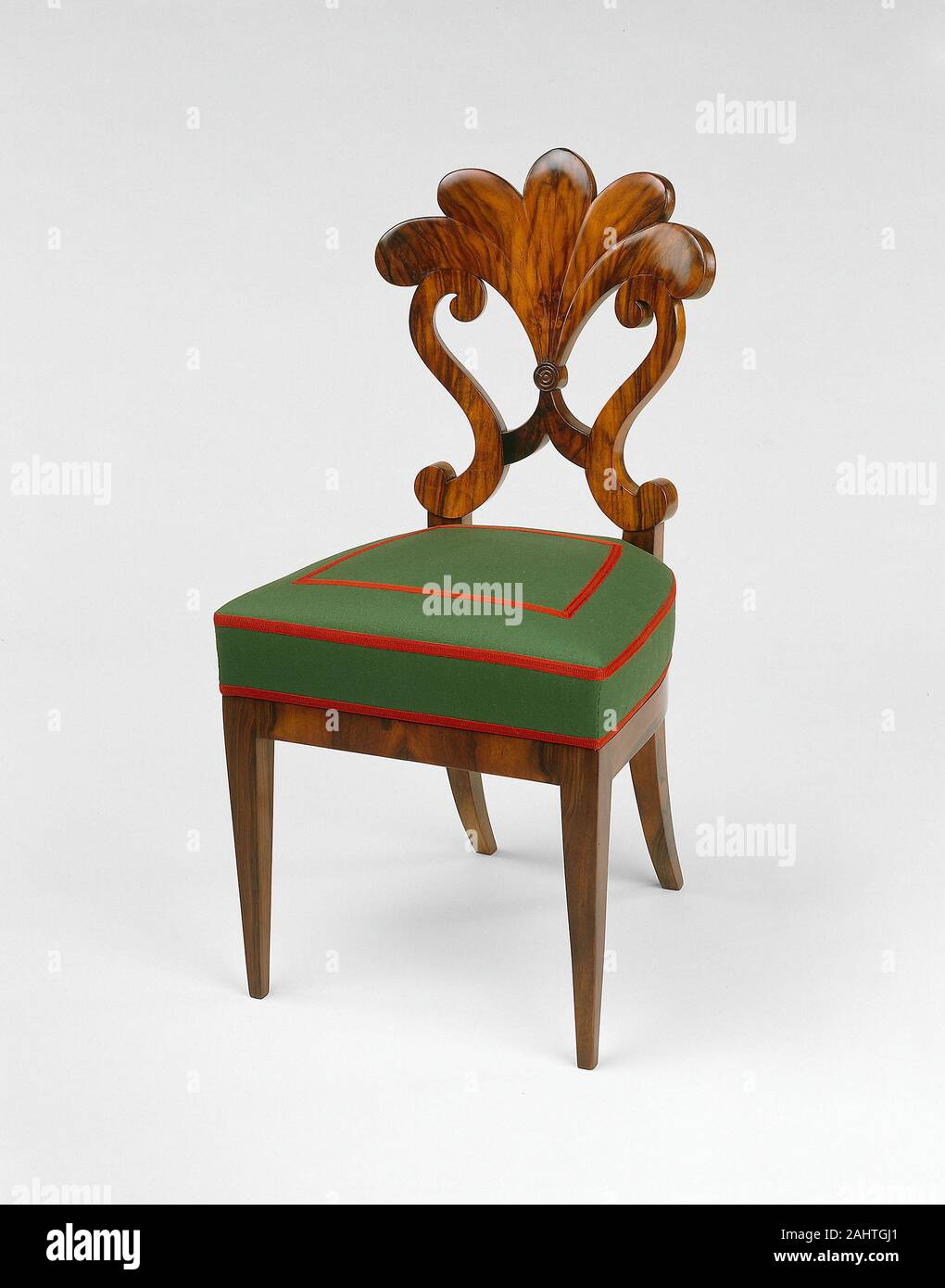 Unbekannt. Stuhl. 1815 - 1820. Wien. Nussbaum und modernen Ersatz