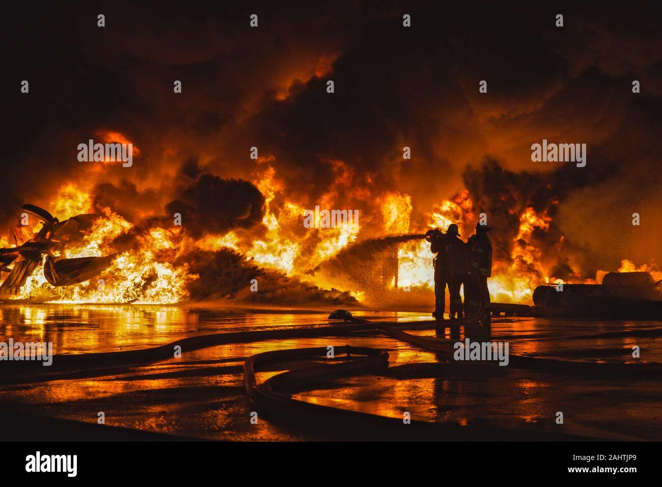 Fabrik brennt -Fotos und -Bildmaterial in hoher Auflösung – Alamy
