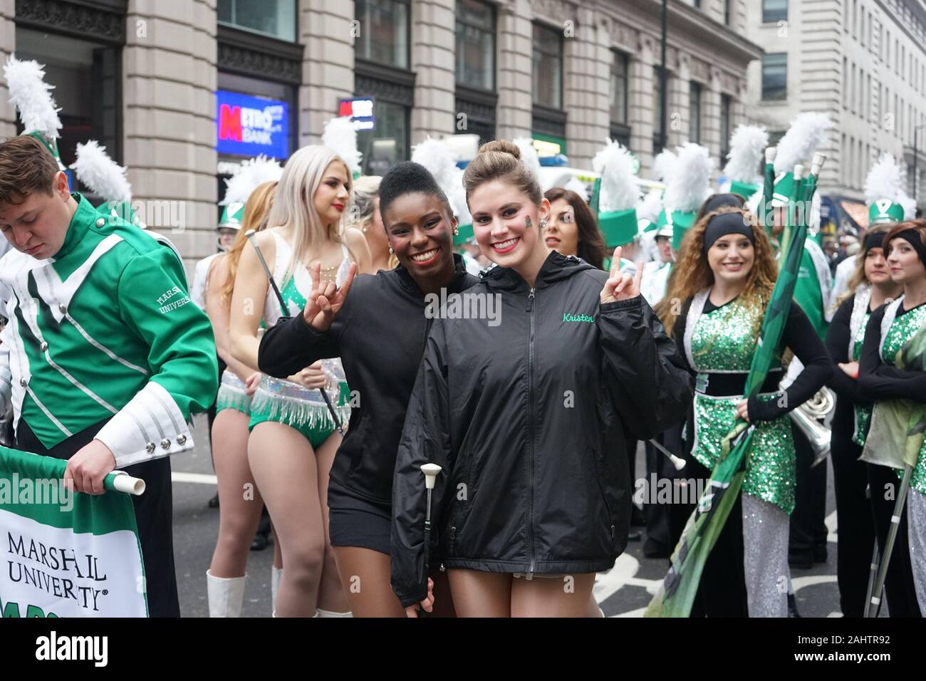 London, UK, 1. Jan 2020. Darsteller führen bei Day Parade der Londoner Neues Jahr 2020 Stockfoto