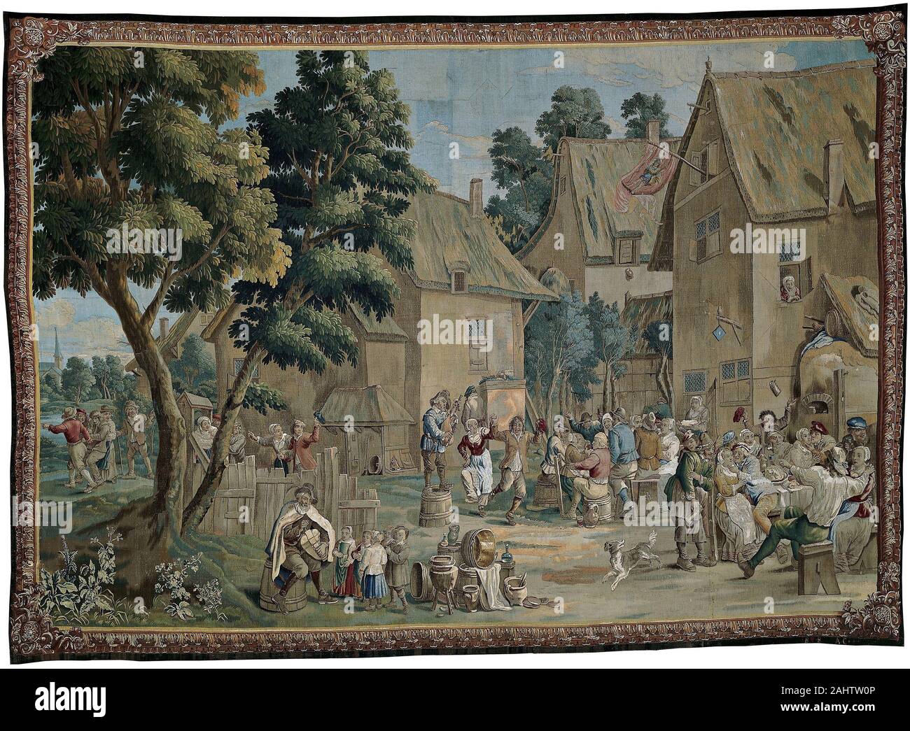 David Teniers (Designer). Dorffest (Saint George's Fair), von einem teniers Serie. 1700 - 1720. Brüssel. Wolle und Seide, Schlitz und doppelte Verriegelung Wandteppich dieses Gobelin-webart zeigt eine Gruppe von Bauern und Städter tanzen und die Teilnahme an einem Fest vor Häusern und anderen Gebäuden. Eine Fahne flattert vom Dachboden Fenster einer Kneipe zeigt St. George, der Schutzheilige der landwirtschaftlichen Arbeitnehmer, eine Anzeige, die Festlichkeiten stattfinden, am Tag seines Heiligen, April 23. Solche Darstellungen von Land Leben waren äußerst beliebt im 18. Jahrhundert in Europa. Sie sind berufen, Teniers, afte Stockfoto