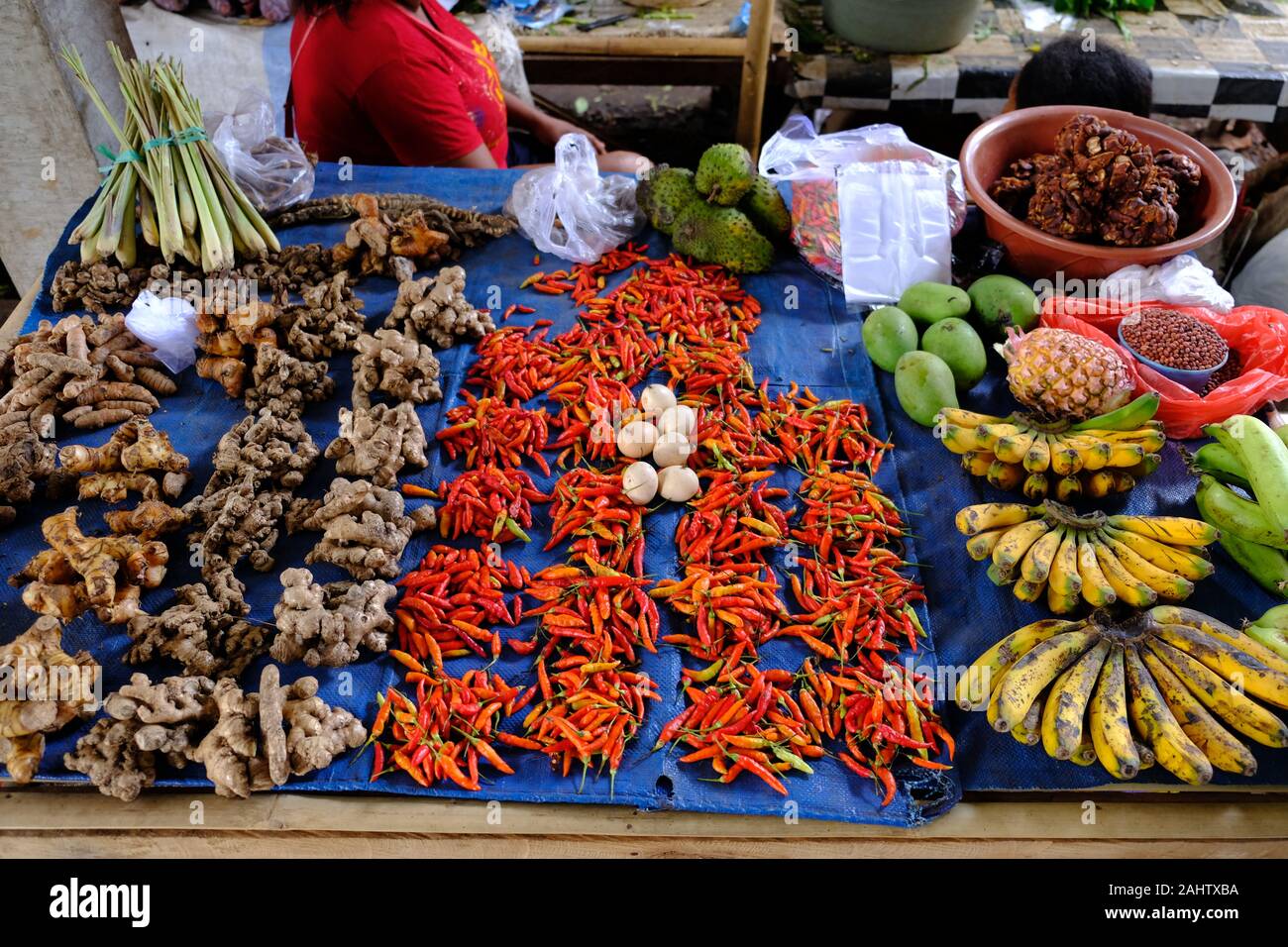 Indonesien Alor Island - lokale Kalabahi markt Ingwer chili Banane mango Stockfoto
