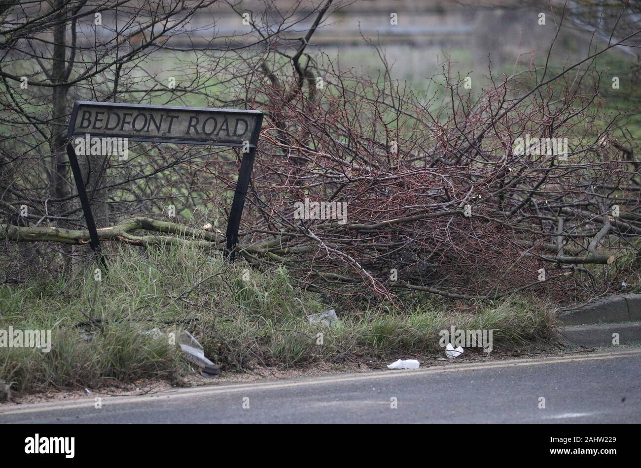 Die Szene in Stanwell, Surrey, wo drei Menschen getötet und eine vierte ernsthaft bei einem Unfall mit einem Auto und einem Lkw auf Silvester verletzt. Stockfoto