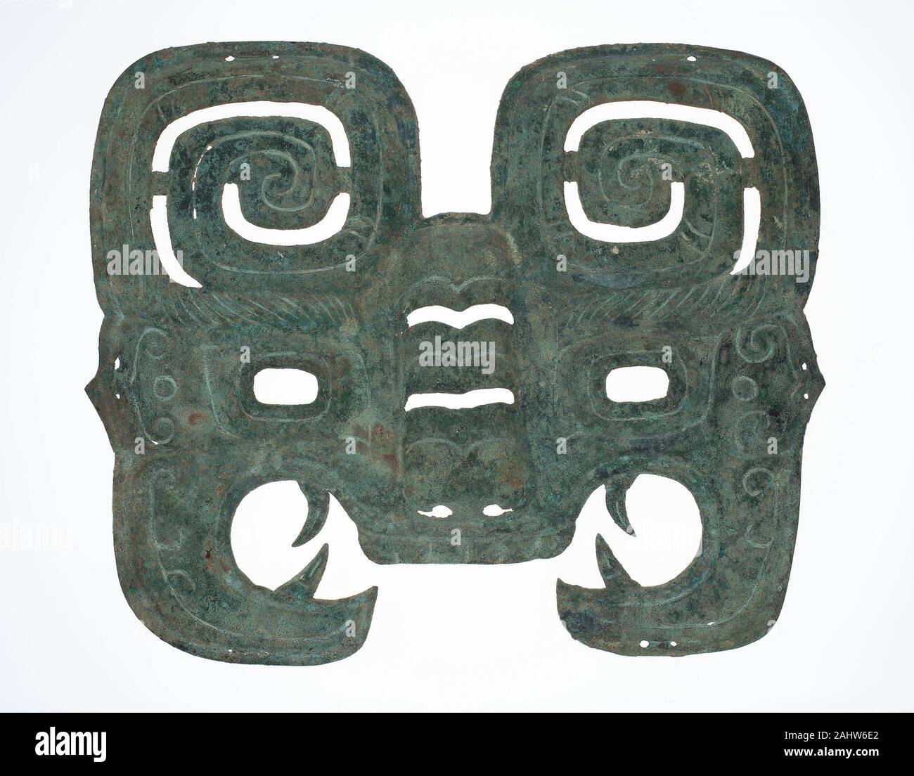 Maske. 899 v. Chr. - 800 v. Chr.. China. Bronze die Funktion dieser Maske ist nicht sicher. Es kann als bridle Plakette für ein Pferd gedient haben, eine Verzierung für einen Wagen, oder Aufgenäht Leder, wie Brust Rüstung für ein Soldat. Stockfoto