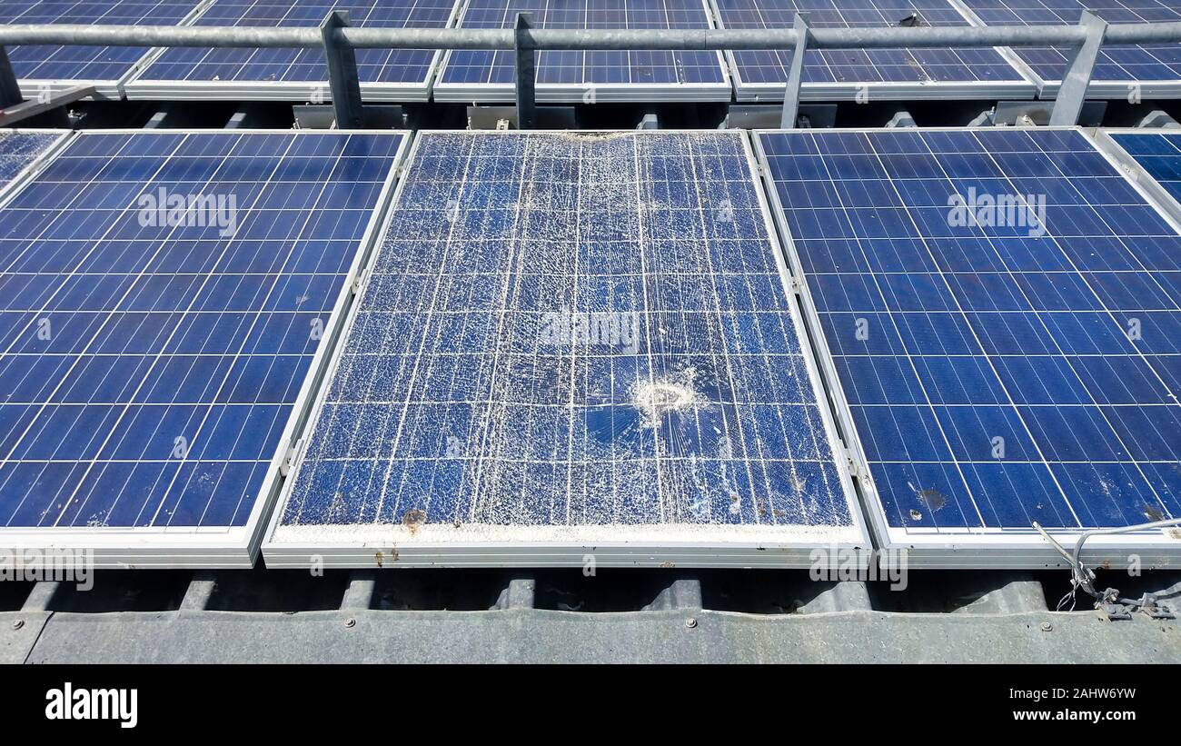 Risse Solarmodule Stockfoto