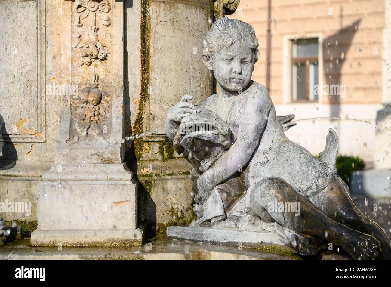 Brunnen mit Statuen von Kindern in "Hviezdoslavovo namestie' (hviezdoslav's Square) in Bratislava, Slowakei. Stockfoto