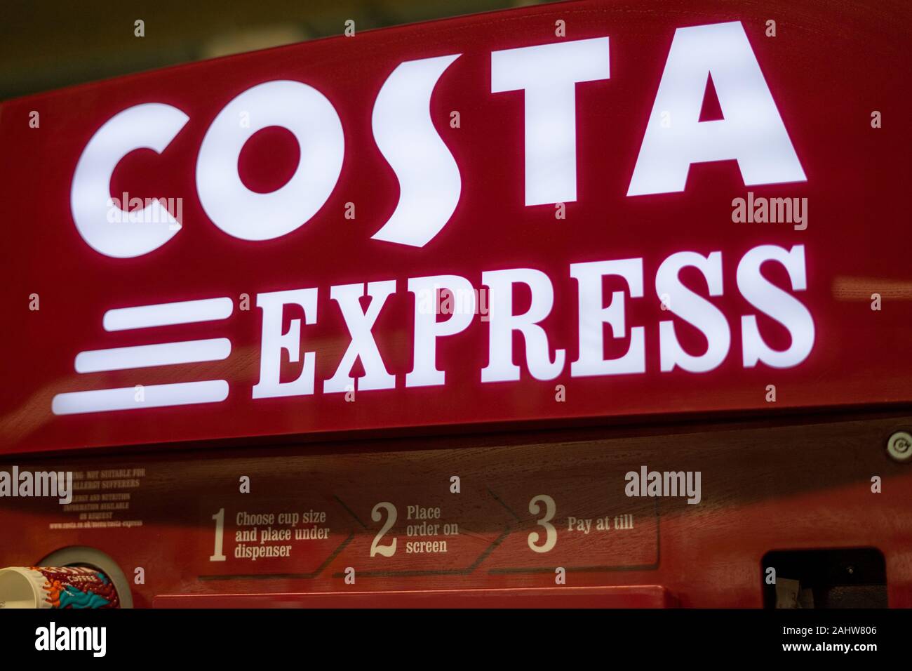Nahaufnahme der Zeichen auf ein Costa Coffee express Maschine Stockfoto