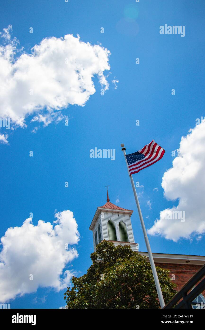 Amerikanische Flagge ausserhalb der Dexter Avenue King Memorial Baptist Church Stockfoto