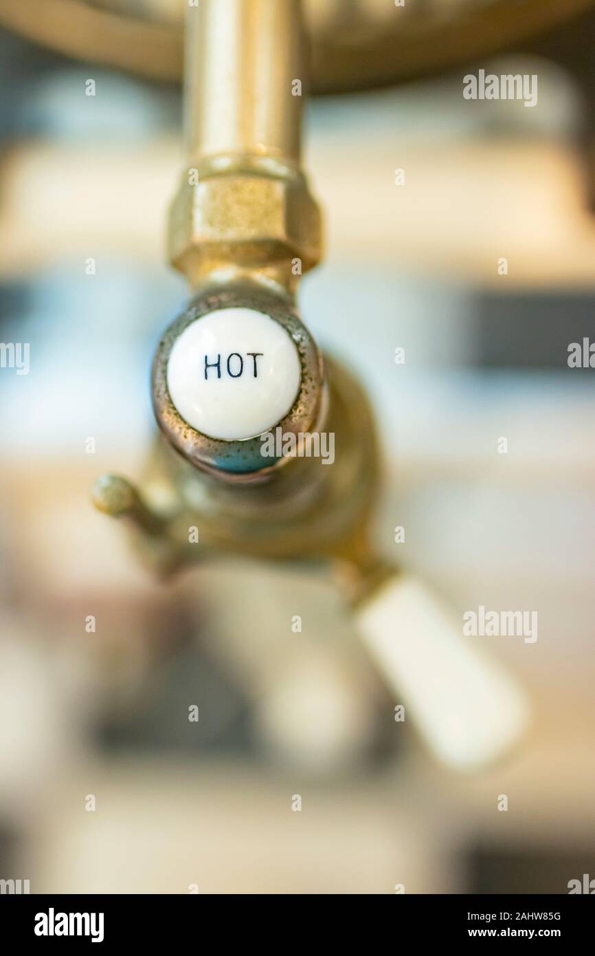 Alte Messing-Heißhahn oder Wasserhahn im Holmes Medical Museum Foley Alabama Stockfoto