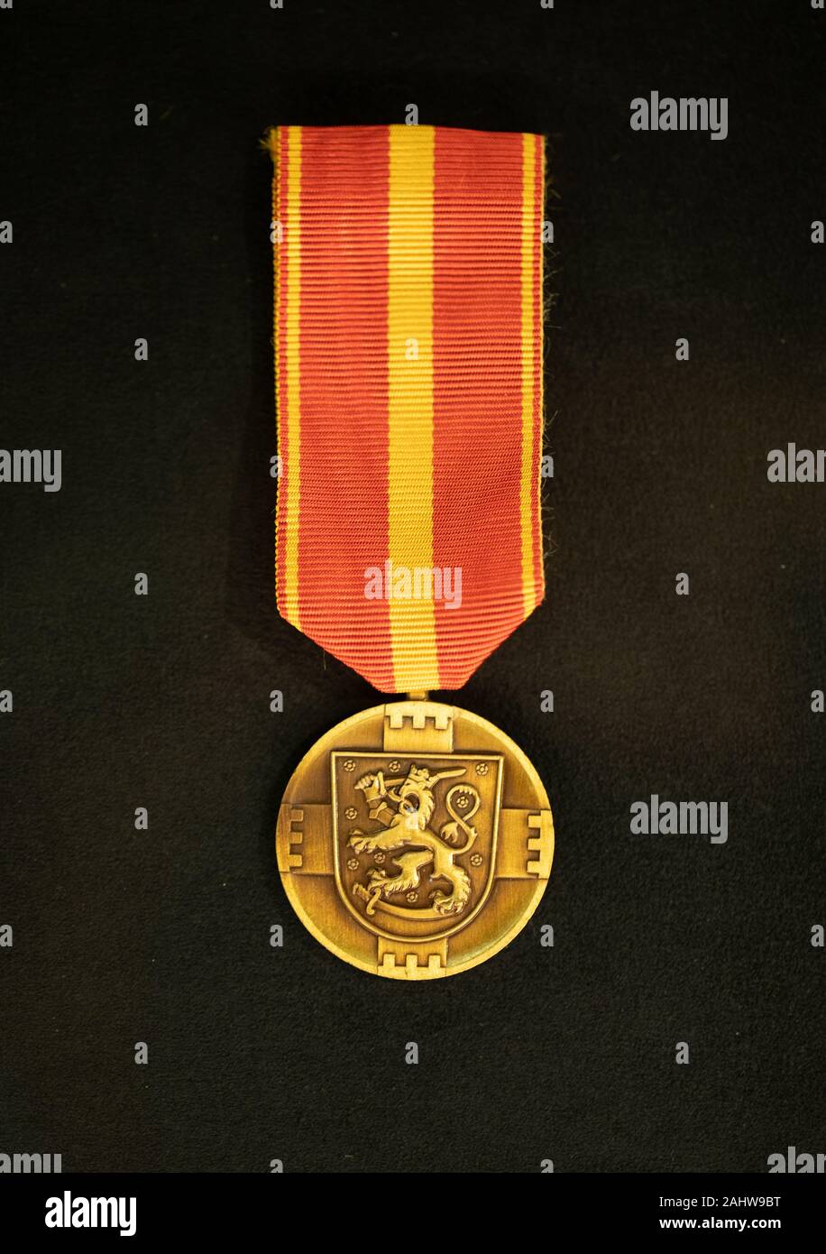 Finnische militärische Verdienstmedaille 1977 eingeleitet, um Präsident Mauno Koivisto am 4. Juni 1980 verliehen. Stockfoto
