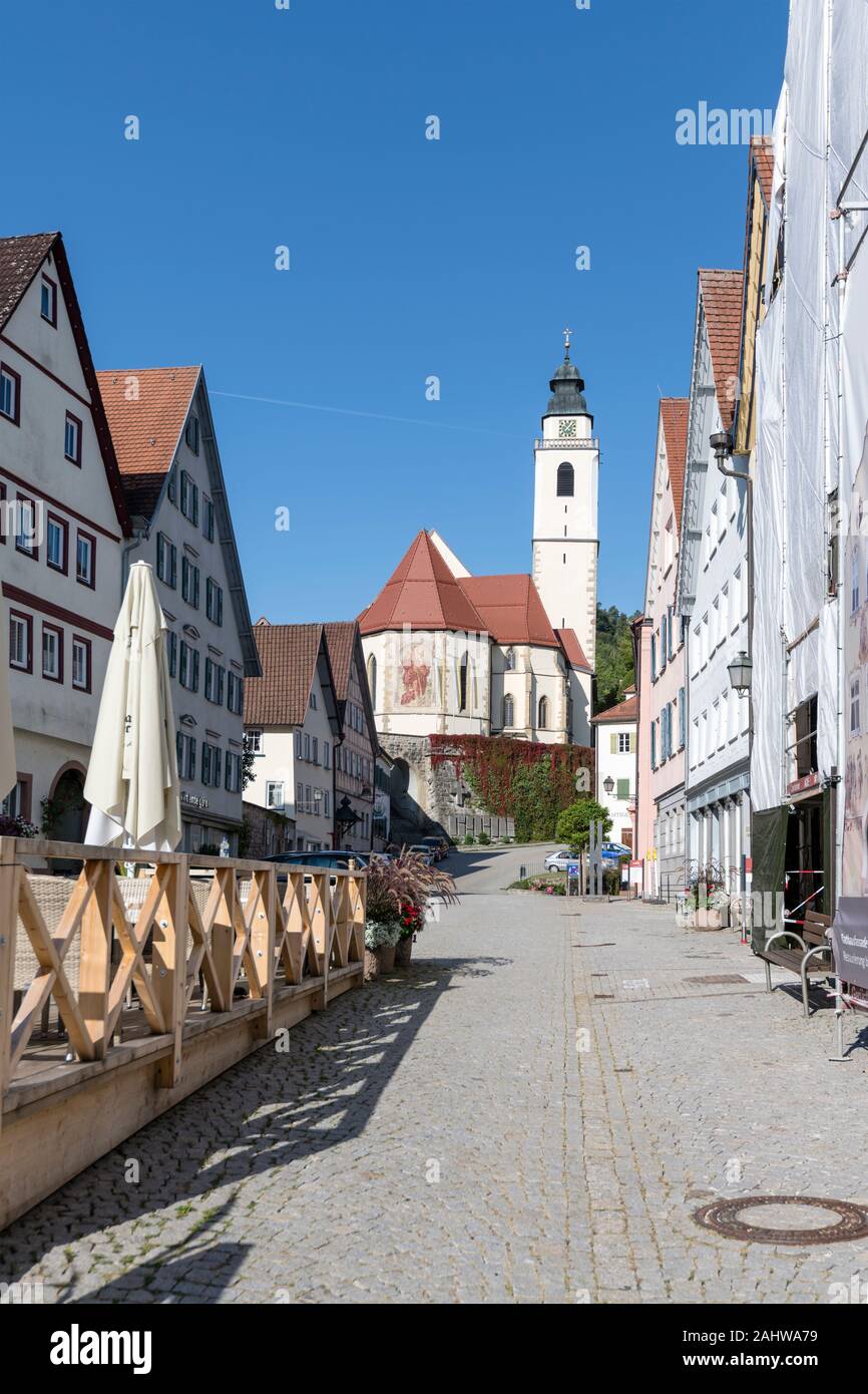 HORB AM NECKAR, Deutschland - 15. September 2019: Stadtbild von touristischen historische Städtchen mit "Heilig Kreuz" barocke Kirche aus Tradition drohenden Stockfoto