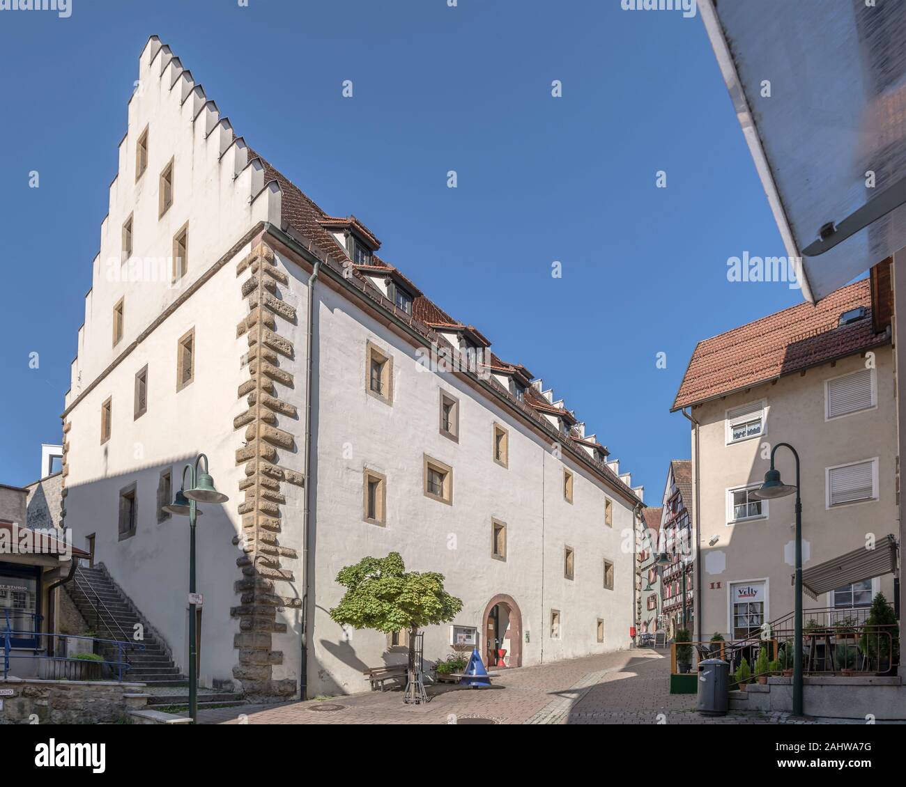 HORB AM NECKAR, Deutschland - 15. September 2019: Stadtbild von touristischen historische Städtchen mit steil bergauf Straße unter den alten traditionellen Gebäuden, s Stockfoto