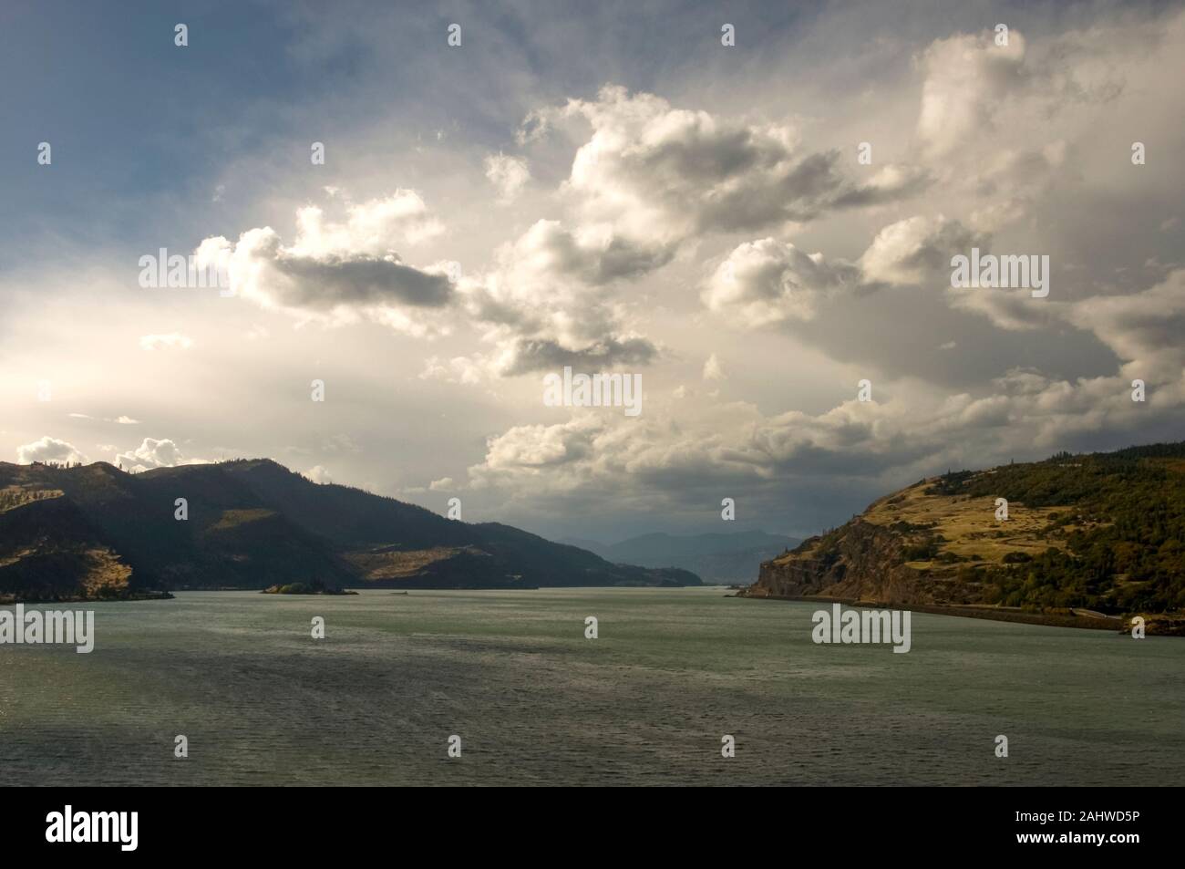 Dies ist die Mosier Lücke in den Columbia River. Es ist für die kleine Stadt Mosier, Oregon Stockfoto