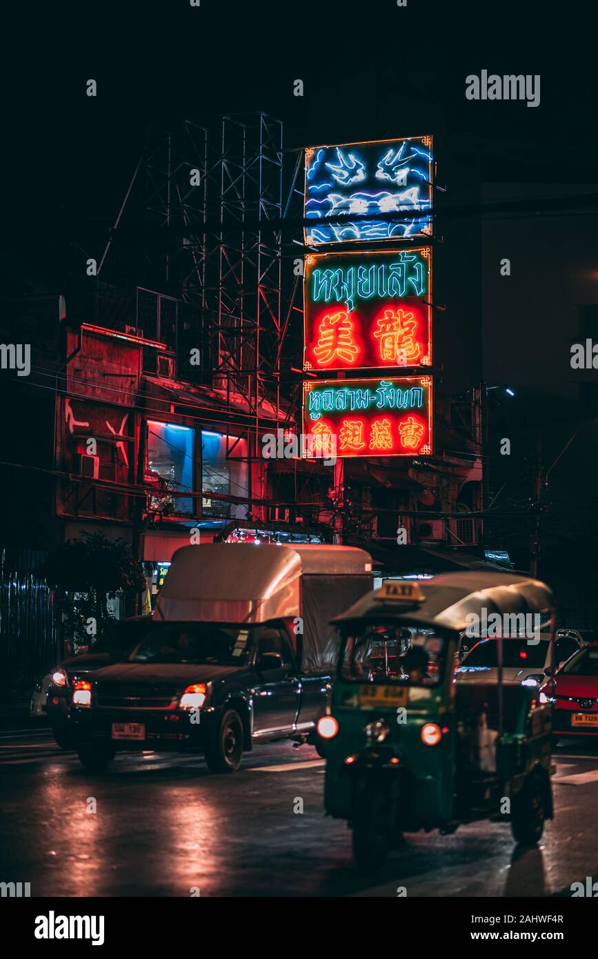 Neon Schilder am Abend in Chinatown, Bangkok, Thailand Stockfoto