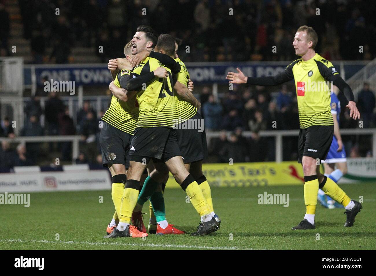 HARTLEPOOL, ENGLAND - am 1. Januar von Harrogate Stadt Spieler feiern am Ende des Vanarama nationalen Liga Match zwischen Hartlepool United und Harrogate Stadt im Victoria Park, Hartlepool am Mittwoch, den 1. Januar 2020. (Credit: Mark Fletcher | Kredit: MI Nachrichten & Sport/Alamy leben Nachrichten Stockfoto