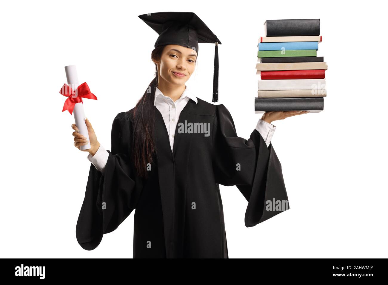 Weibliche Schulabgänger in ein Kleid mit einem Stapel Bücher und ein Diplom auf weißem Hintergrund Stockfoto