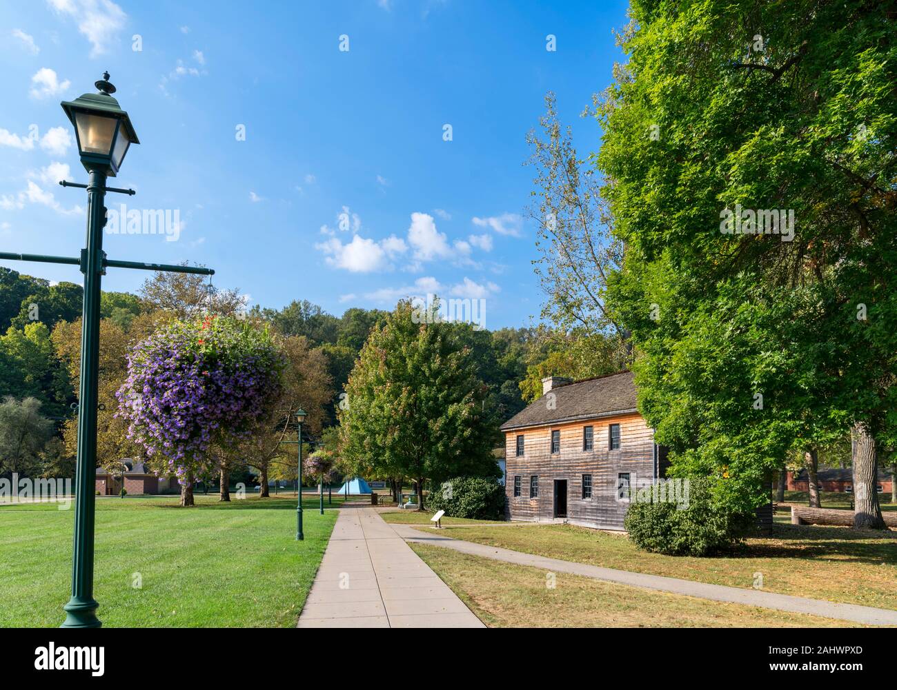 Carillon Historical Park mit Blick auf die newcom Taverne, Dayton, Ohio, USA Stockfoto