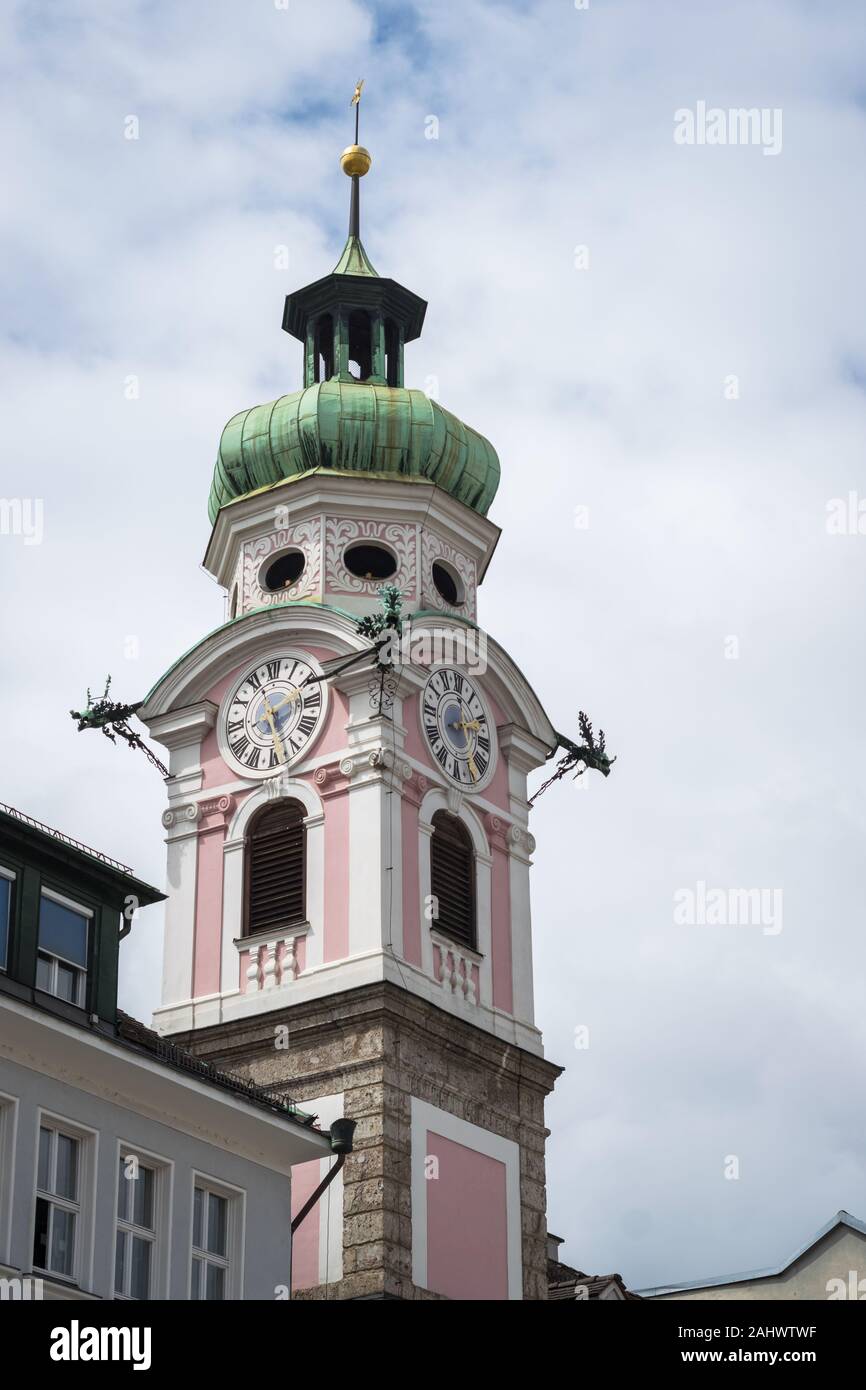 Die historische Kirche Turm im Zentrum von Innsbruck, Österreich Stockfoto