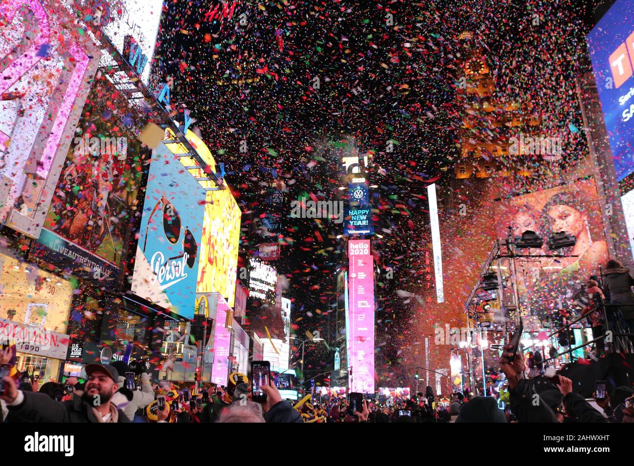 Millionen von Teilnehmer am Times Square in New York City Silvester zu  feiern Stockfotografie - Alamy