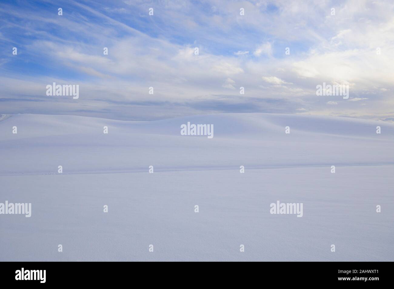 Frischer Schnee und Cirrus Wolken über dem Palouse in Idaho Stockfoto