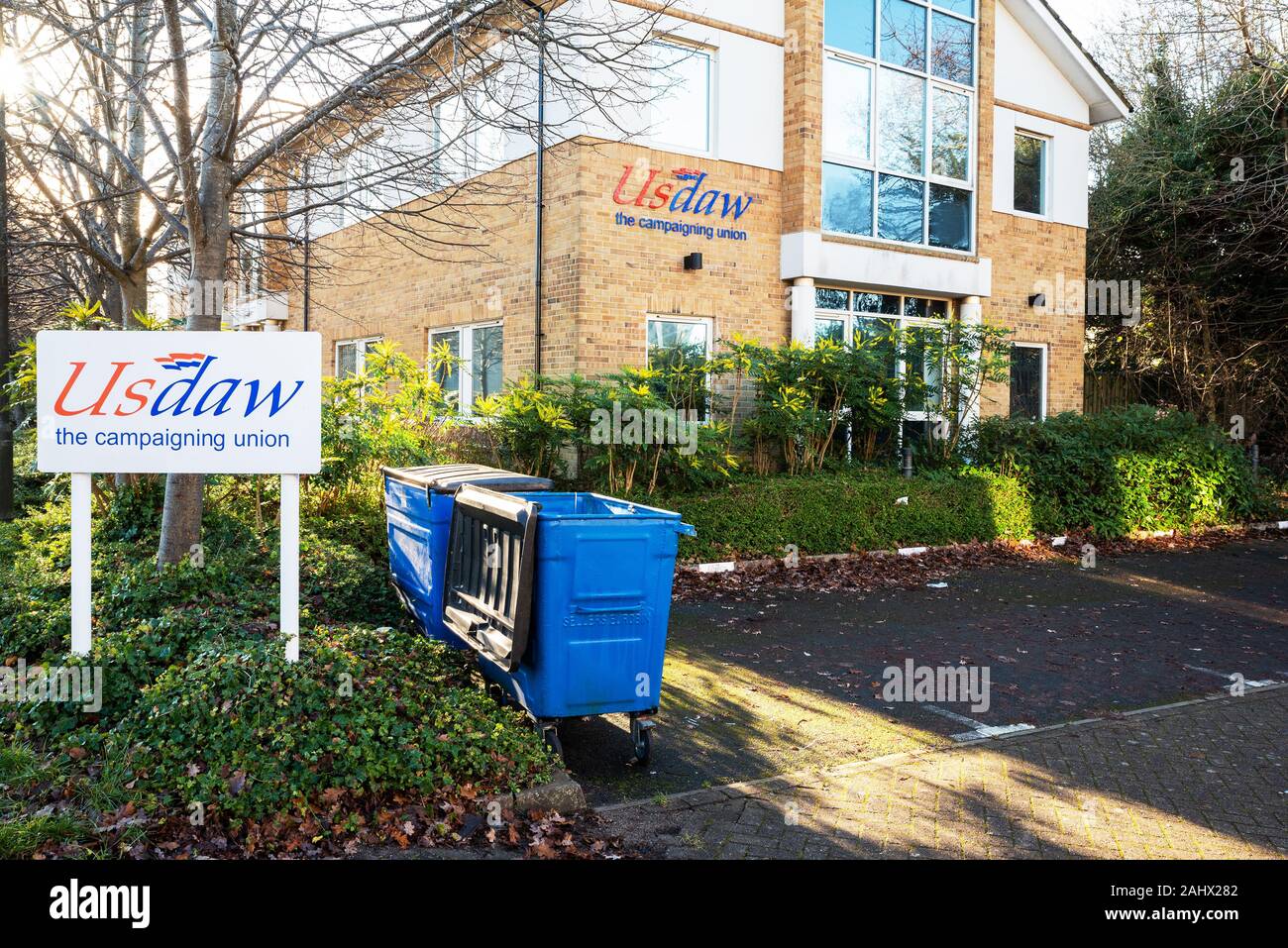 Usdaw Gewerkschaft South Wales und Western Division Office, in Filton entfernt. Bristol. Derzeit einer der 20 Usdaw Niederlassungen in Großbritannien. Usdaw ist die gängige Abkürzung für die Union der Shop, Handel, Netzwerkdienstleistungen und Allied Workers. Usdaw Ziele sind zu rekrutieren, organisieren und Arbeitnehmern im Einzelhandel, Vertrieb, Fertigung und Service für die Gewährleistung des bestmöglichen Bedingungen und Konditionen sowie Unterstützung und Schutz am Arbeitsplatz dar. Stockfoto