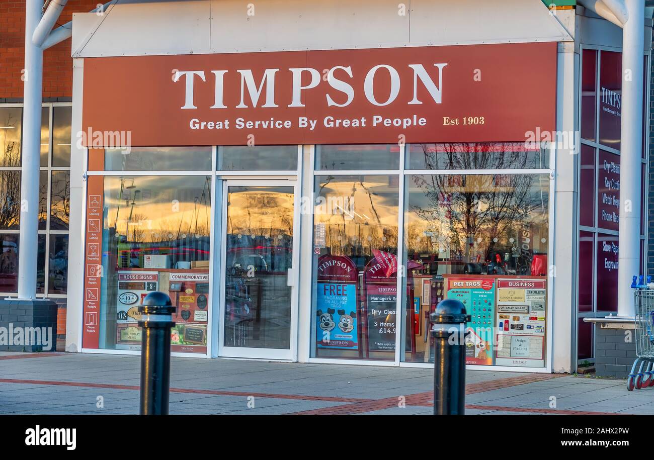 CHESTER, VEREINIGTES KÖNIGREICH - Dezember 25th, 2019: Timpson store Eingang Stockfoto
