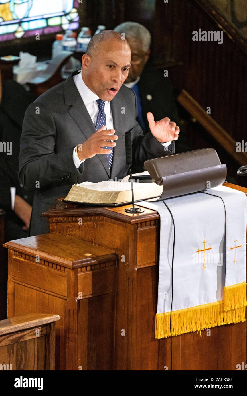 Charleston, USA. 01. Januar, 2020. Demokratische Präsidentschaftskandidaten reg. Deval Patrick von Massachusetts Adressen gemeindemitglieder am historischen Mutter Emanuel AME Kirche Januar 1, 2020 in Charleston, South Carolina. Der Service Tag gefeiert, Emanzipation, die Abschaffung der Sklaverei in den Vereinigten Staaten kennzeichnen. Credit: Richard Ellis/Alamy leben Nachrichten Stockfoto