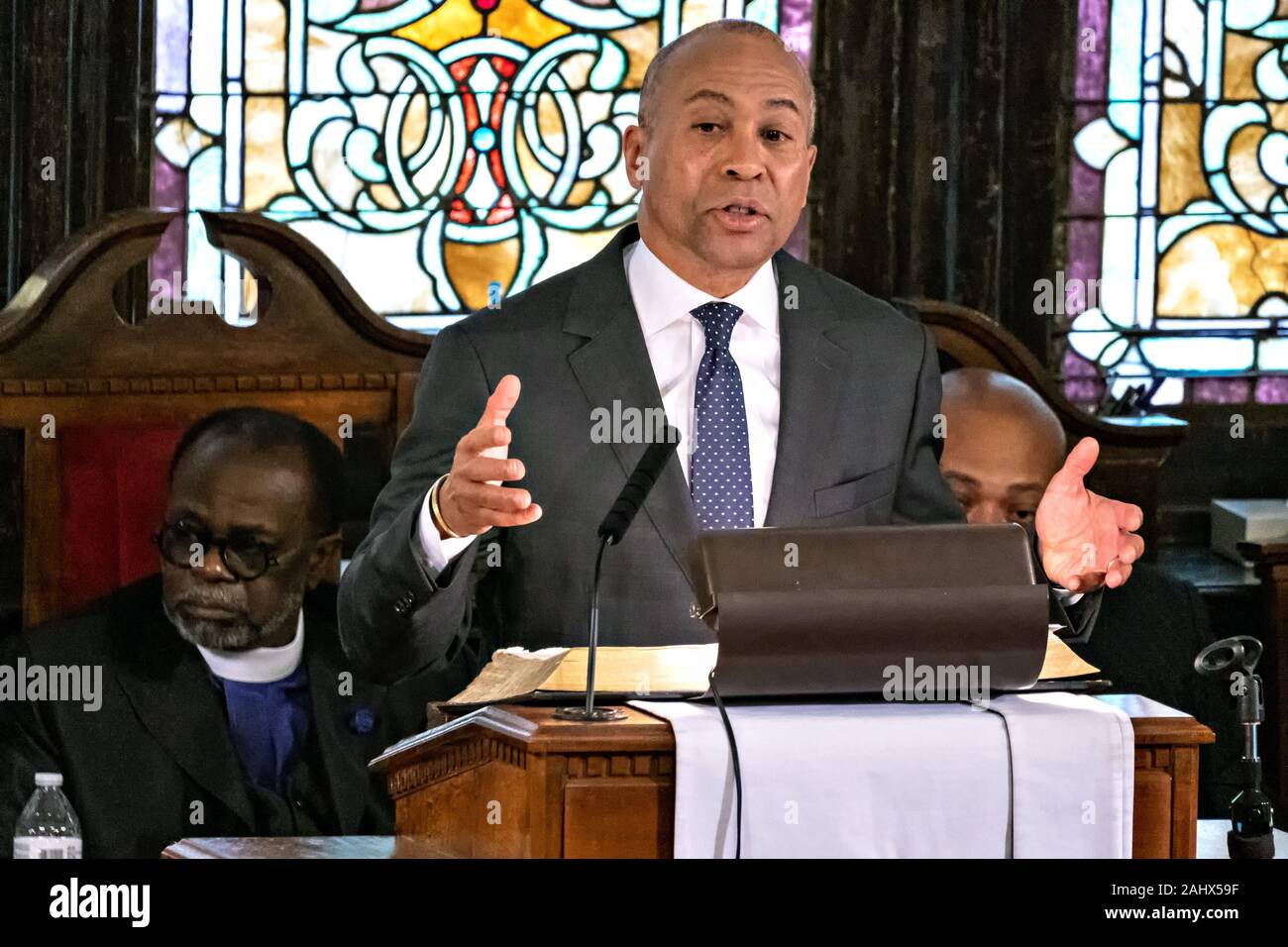 Charleston, USA. 01. Januar, 2020. Demokratische Präsidentschaftskandidaten reg. Deval Patrick von Massachusetts Adressen gemeindemitglieder am historischen Mutter Emanuel AME Kirche Januar 1, 2020 in Charleston, South Carolina. Der Service Tag gefeiert, Emanzipation, die Abschaffung der Sklaverei in den Vereinigten Staaten kennzeichnen. Credit: Richard Ellis/Alamy leben Nachrichten Stockfoto