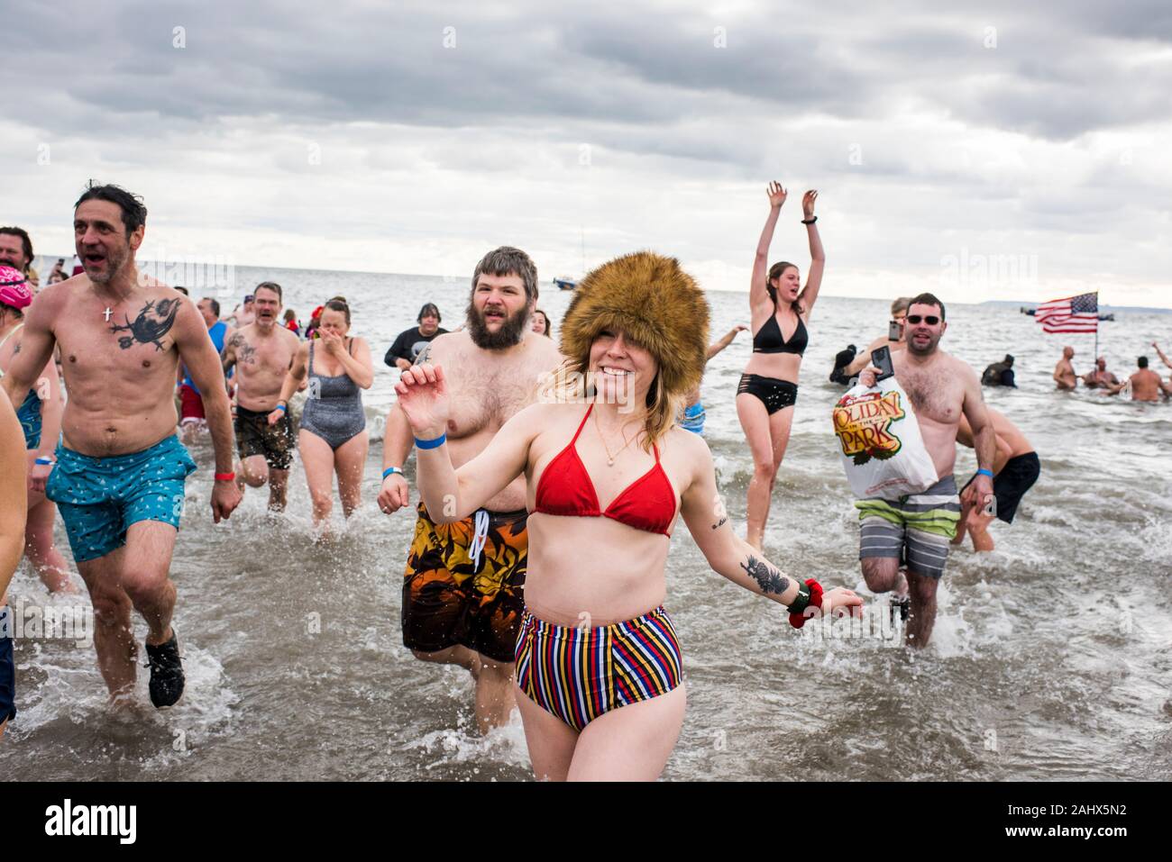 Brooklyn, New York, USA - Januar 01, 2020: Tag des Neuen Jahres Polar Bear Plunge, Coney Island, Brooklyn. Stockfoto