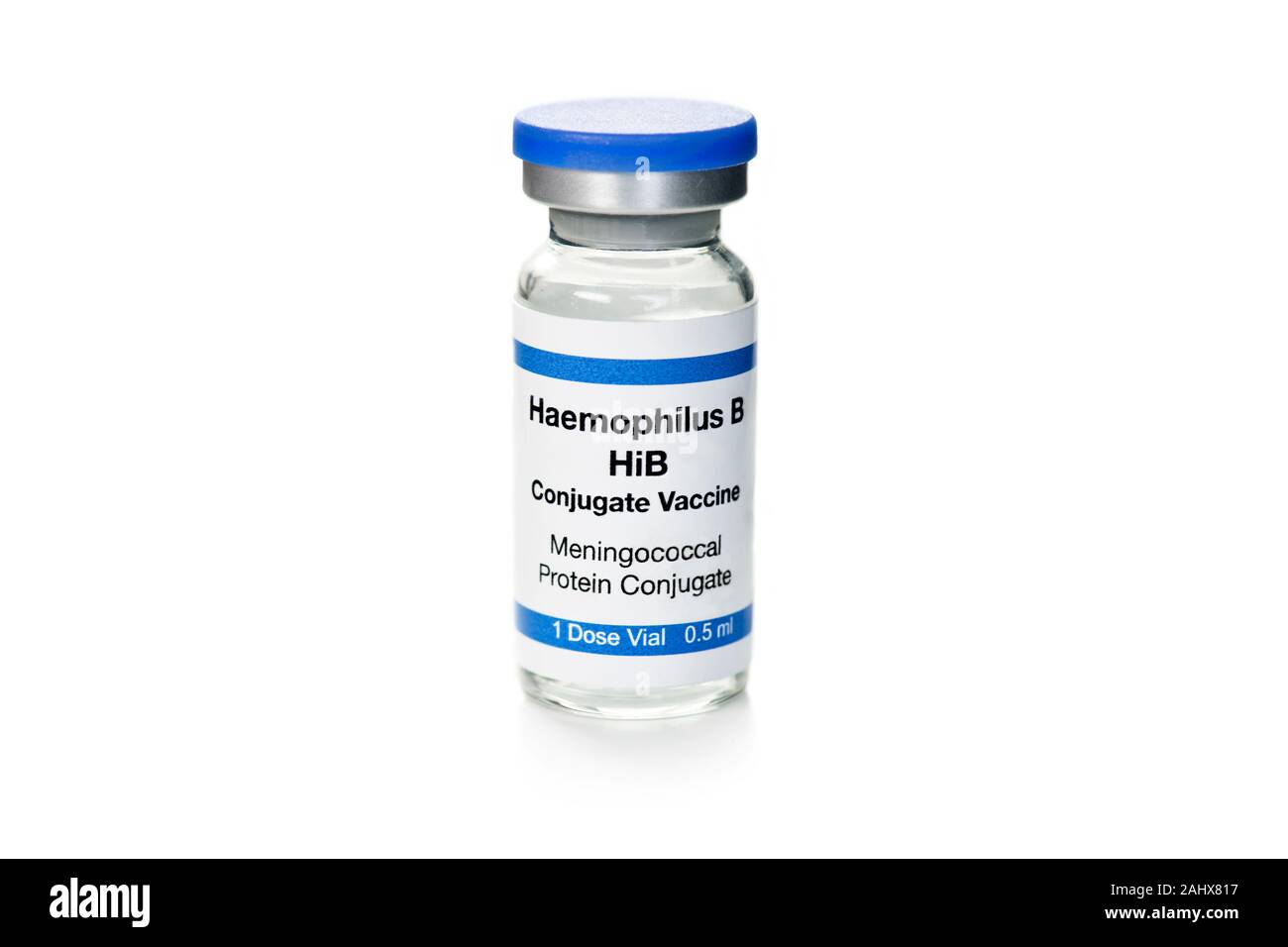 Haemophilus B (HiB)-Impfstoff Fläschchen isoliert auf Weiss. Stockfoto