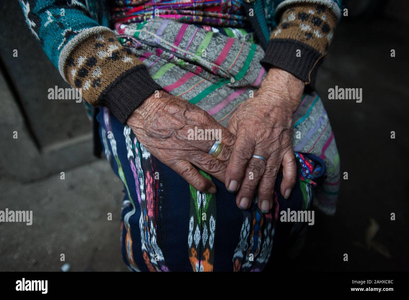 Eine Hand von Maya indigene Frau in San Jorge La Laguna, Solola, Guatemala. Stockfoto