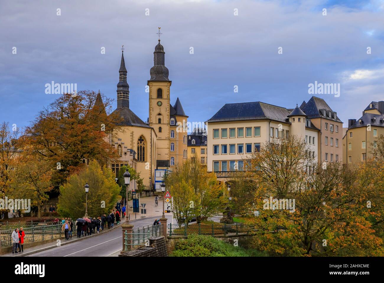 Luxemburg, Luxemburg - 21. Oktober 2017: Blick auf Luxemburg Altstadt, Weltkulturerbe der UNESCO, die alte Stadtmauer Stockfoto