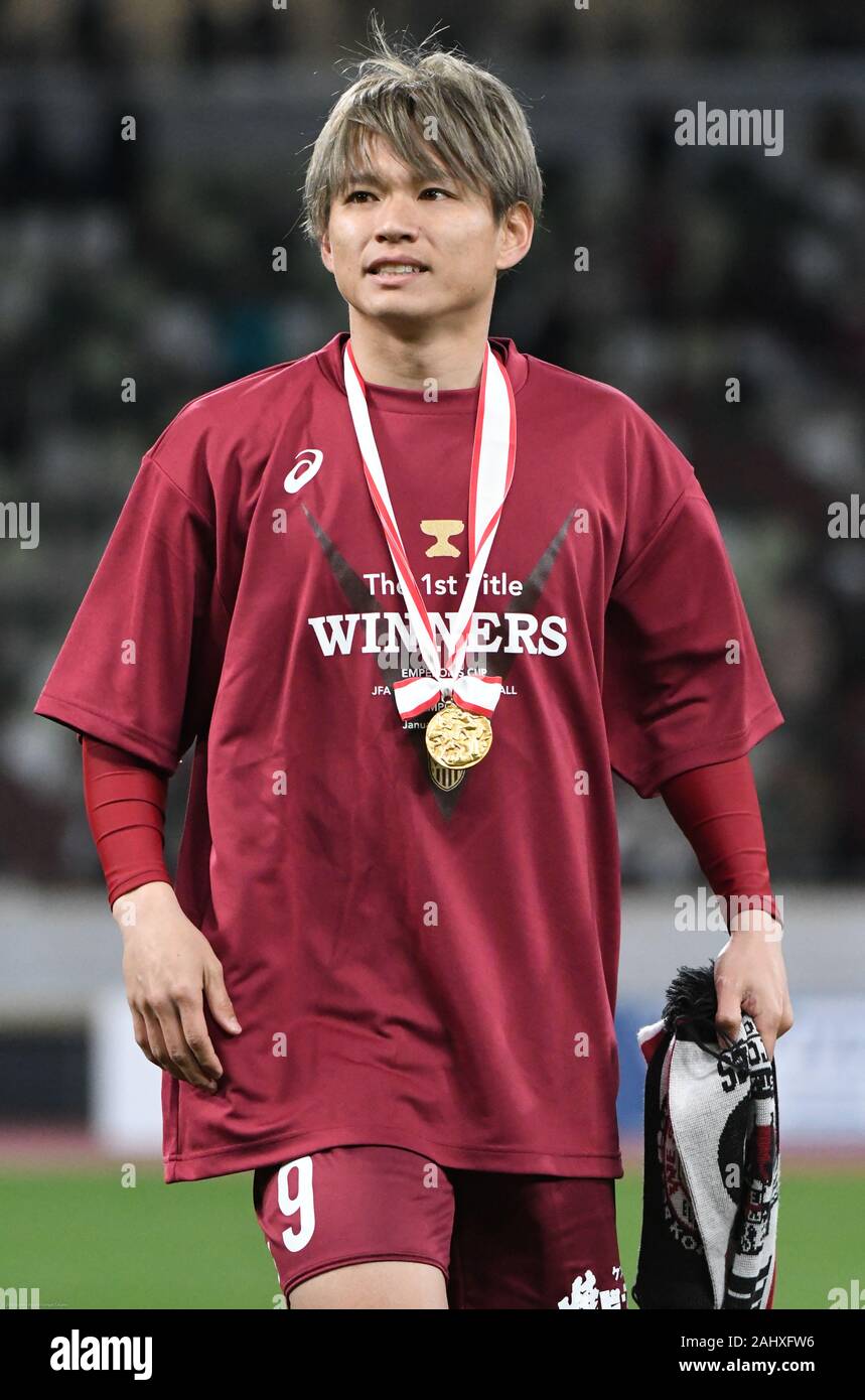 Tokio, Japan. 1 Jan, 2020. Fujimoto Noriaki von vissel Team in einem Moment der Feier. Vissel Kobe Fußballmannschaft Premieren an der Tokyo National Stadium in Japan, er der erste Vissel Kobe Team ist ein Kaiser Cup JFA Meisterschaft zu gewinnen. Das Spiel war im Stadion, die als Hauptspielstätte des Tokyo 2020 Olympischen Spiele dienen. Foto onã € € Mittwoch, 1. Januar 2020. Foto: Ramiro Agustin Vargas Tabares Credit: Ramiro Agustin Vargas Tabares/ZUMA Draht/Alamy leben Nachrichten Stockfoto